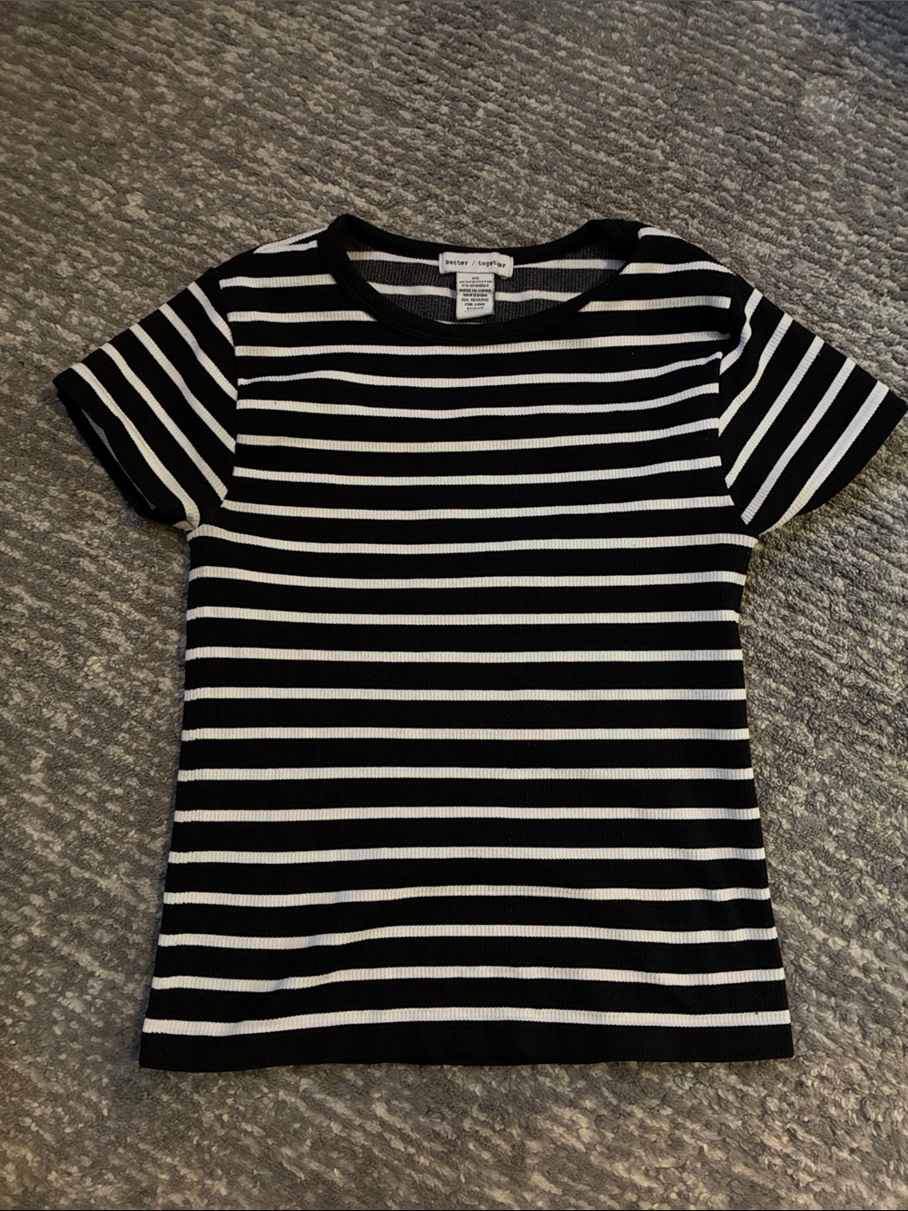 Black and white ribbed t shirt.